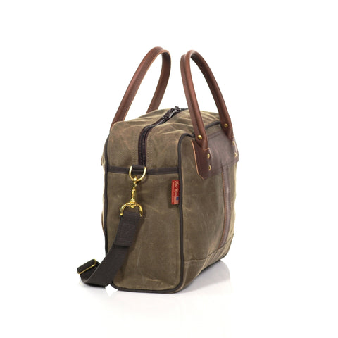 The tote comes with a detachable webbed cotton shoulder strap connected with solid brass clips.